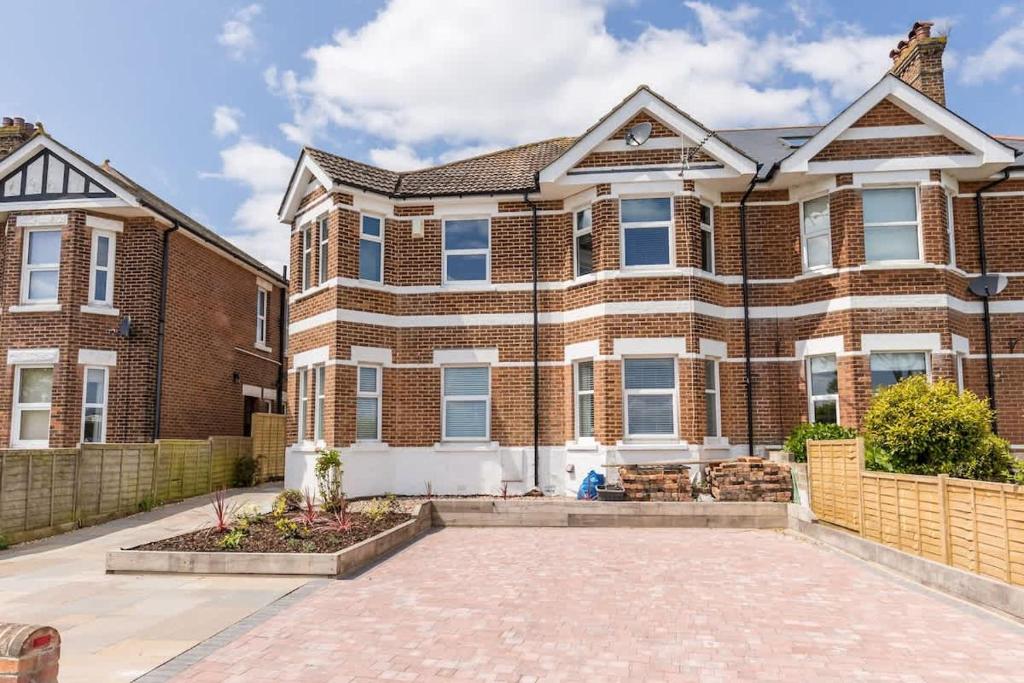 Park Lake View - Poole Park Lake Views, Poole