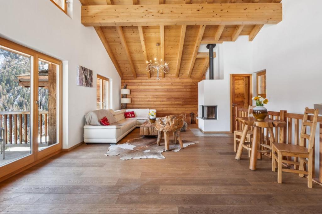 Chalet White Peak by Miggins - 4