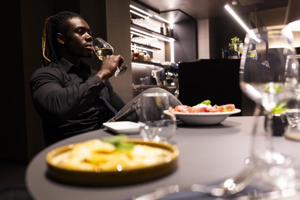 Joy 124 Hotel Milano — Restauracje i bary in Mediolan, Lombardia