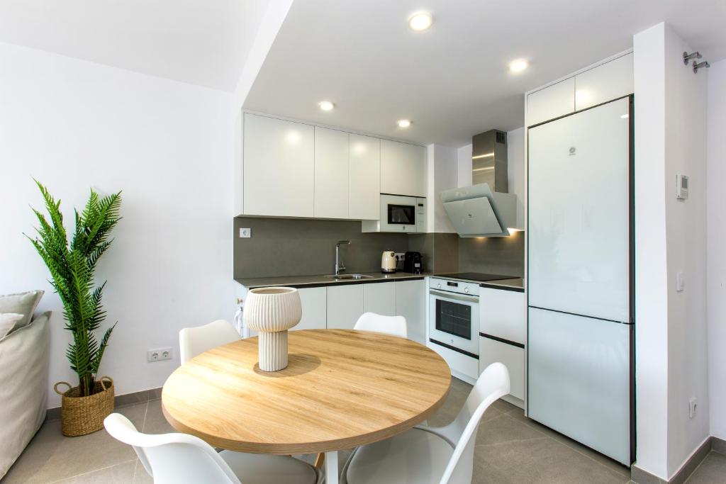 Modern apartment - Montgó view, pool & private parking near Dénia centre & beach - 3