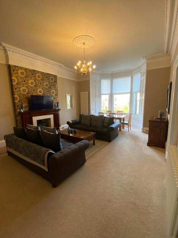 Beautiful 2 Bed Flat Murrayfield Edinburgh photo 2