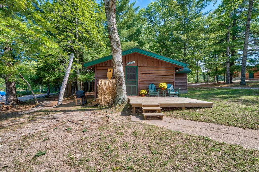 Beach and Game Room Access Lakefront Levering Cabin, Pellston