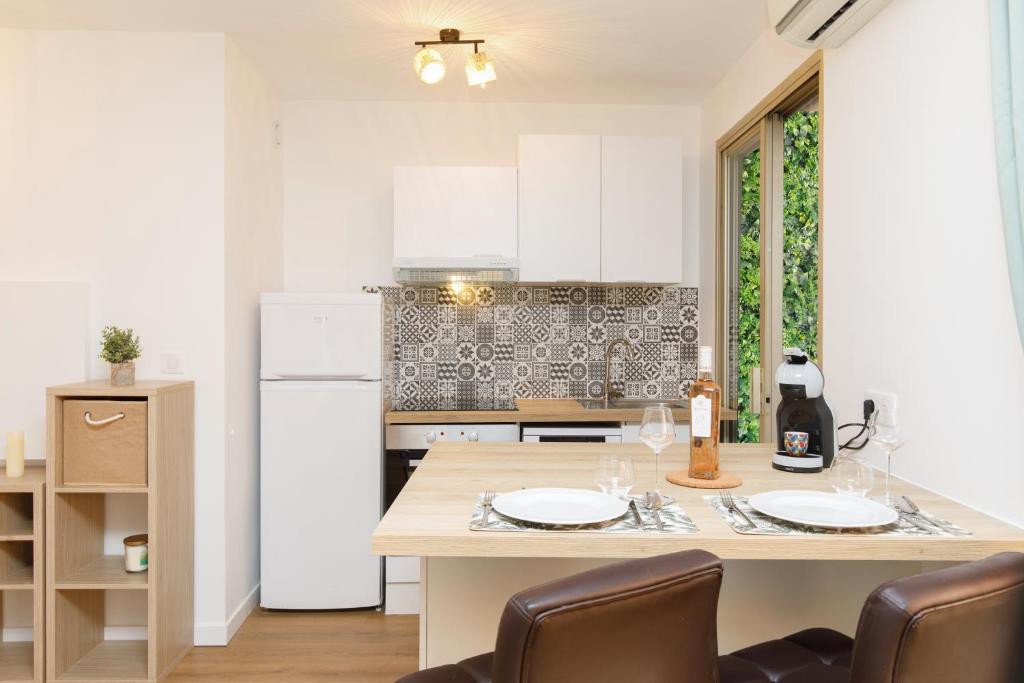 Plein centre, calme et lumineux, Mandelieu-la-Napoule