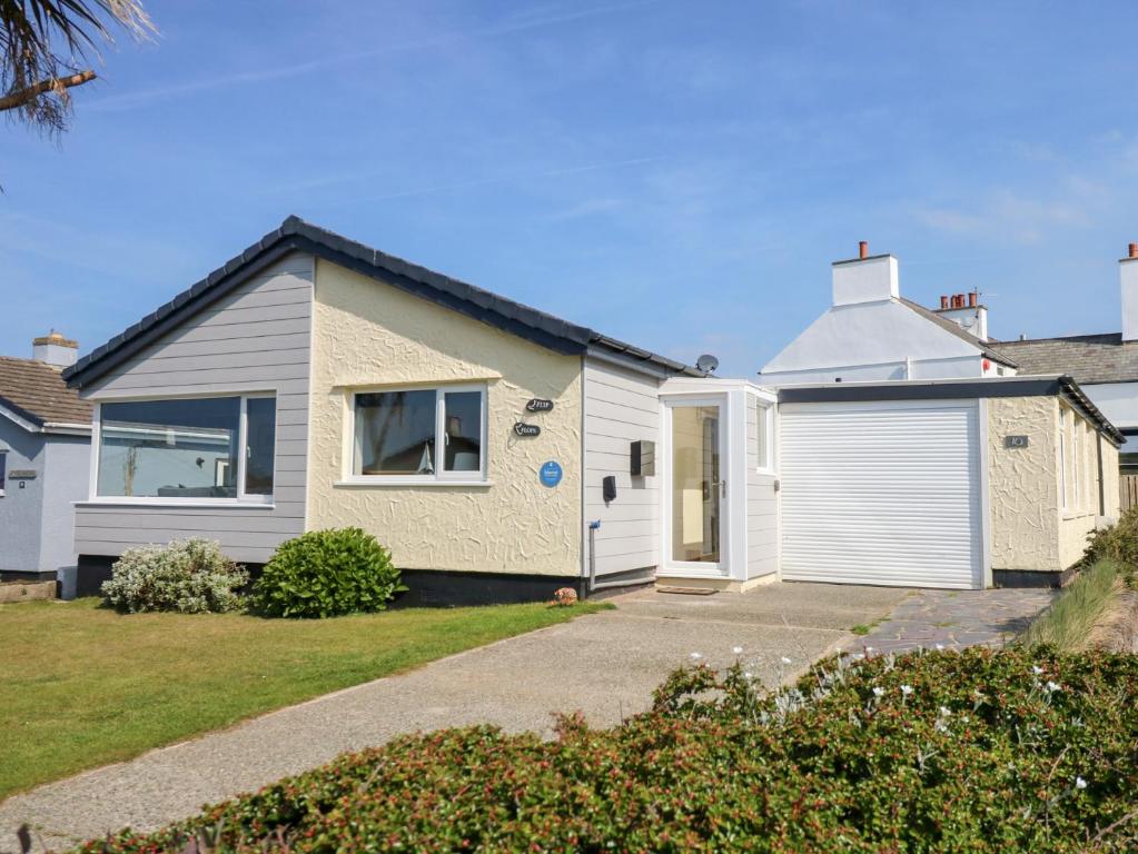 Flip Flops, Rhosneigr