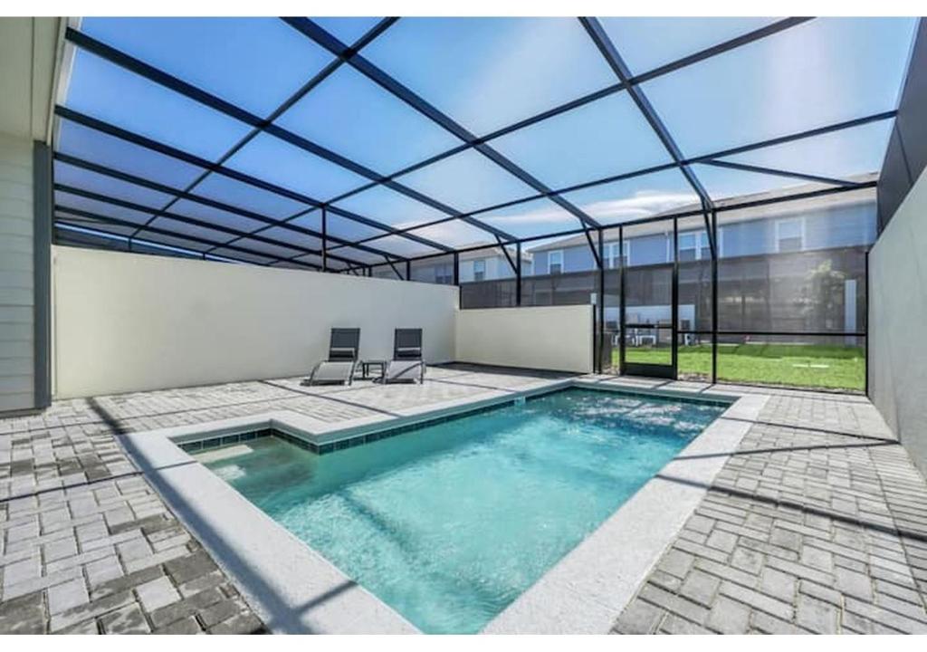 4058 LA - Windsor Paradise Escape, Davenport