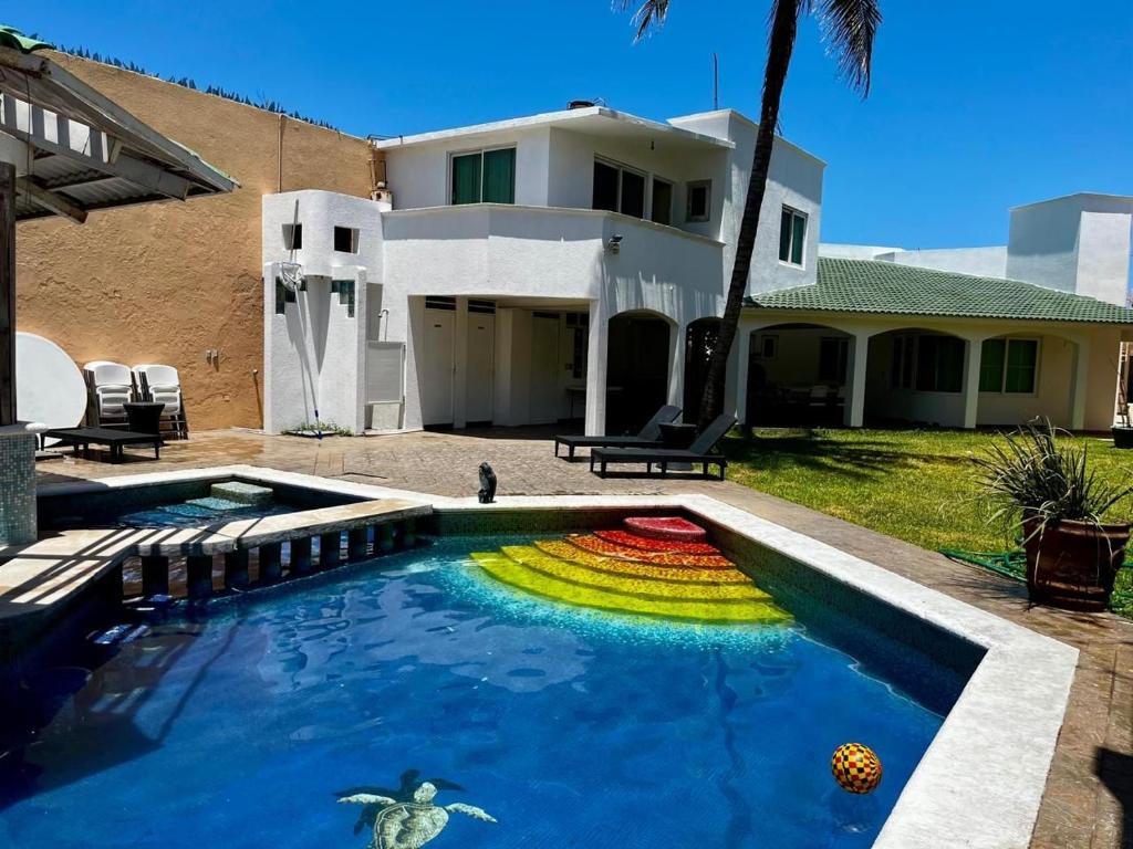 CASA con alberca, súper ubicación. Puerto de Veracruz, Veracruz
