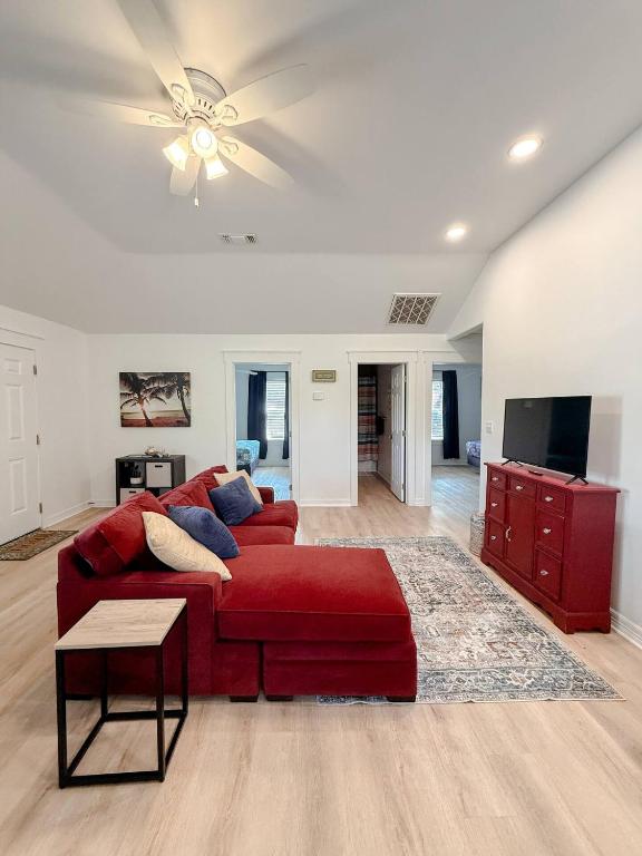 Going Coconuts By The Pool, Rockport