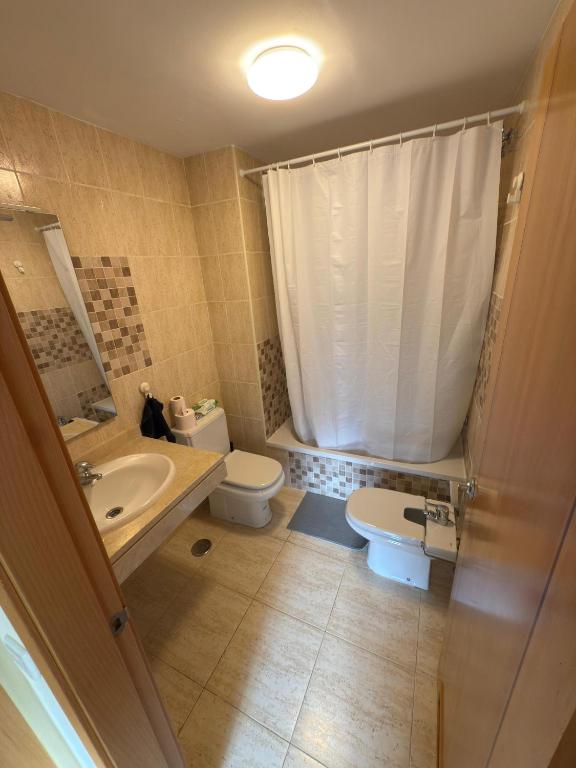 COZY MODERN 3 Bedroom Apartment - 5