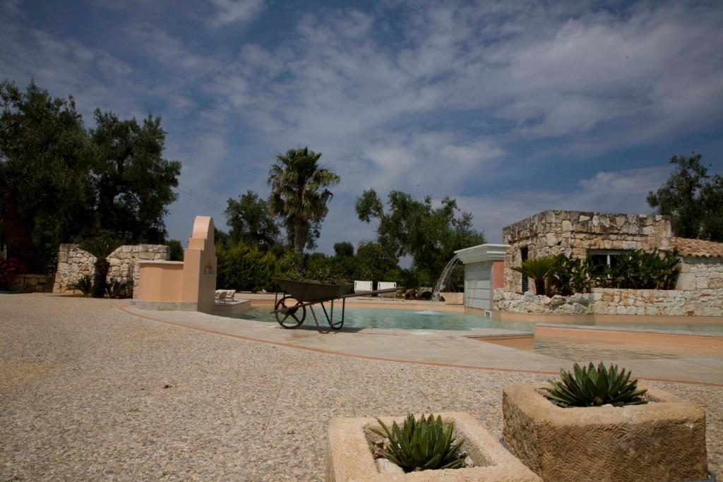Swimming pool, Masseria Asciano in Ostuni