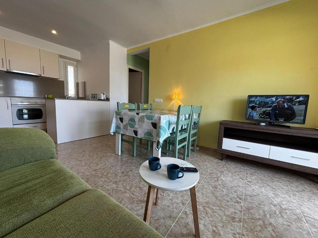 Apartamento Calella 4: Cerca del Mar, Mascotas Bienvenidas - ES-323-80 - 3