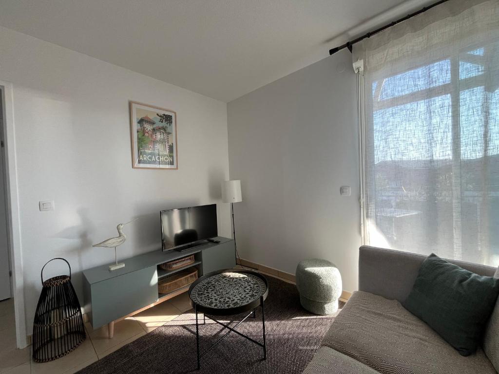 T2 lumineux en centre-ville avec balcon et parking sécurisé - FR-1-319-612 - 4