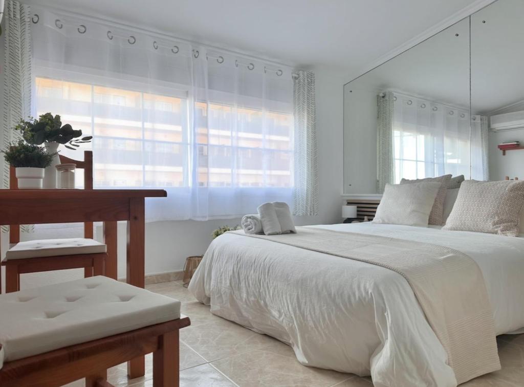 Cozy- 100m from the Beach with Pool & Perfect for2 - 2