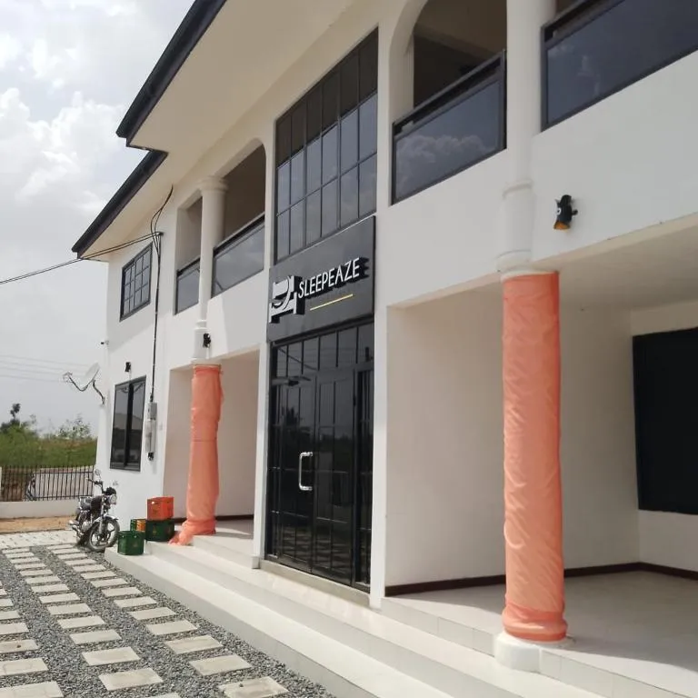 Sleepeaze Hotel, hotel in Afienya