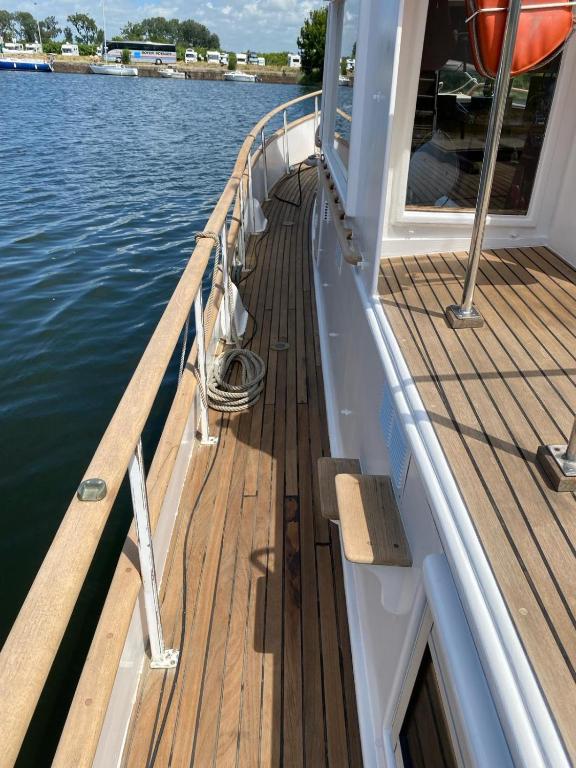 Nuit insolite a bord d un bateau - 3