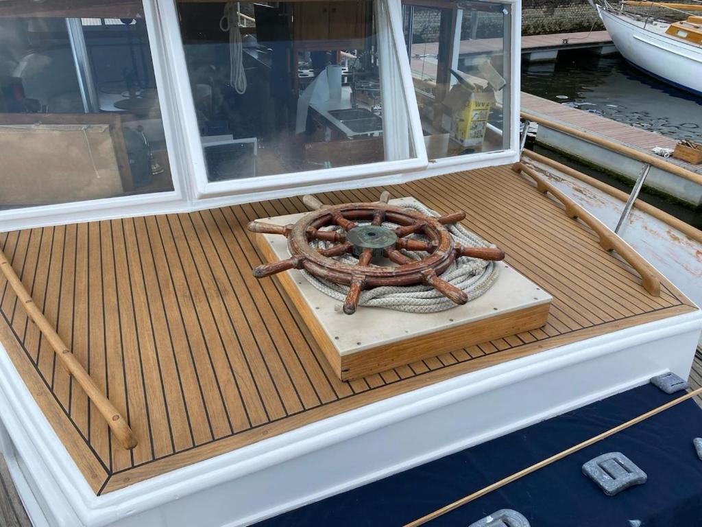 Nuit insolite a bord d un bateau - 5