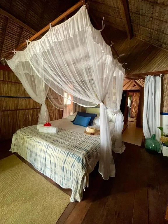 Bungalow à louer AVEC CUISINE ÉQUIPÉE sur plage privée , RAVENALA, hotel in Ile aux Nattes