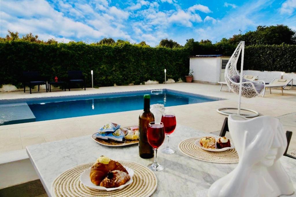 Libero House A Private Pool Oasis - 5