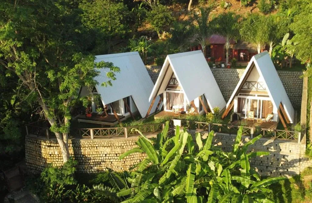 Happy Komba Lodge, hotel in Ampasindava