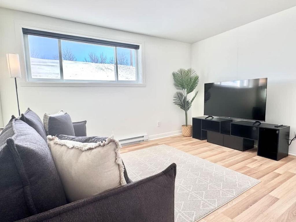 Le Cozy Unit #3 2 Bedroom in Quebec, Quebec