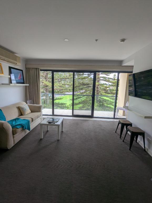 The Heart of Glenelg, Glenelg