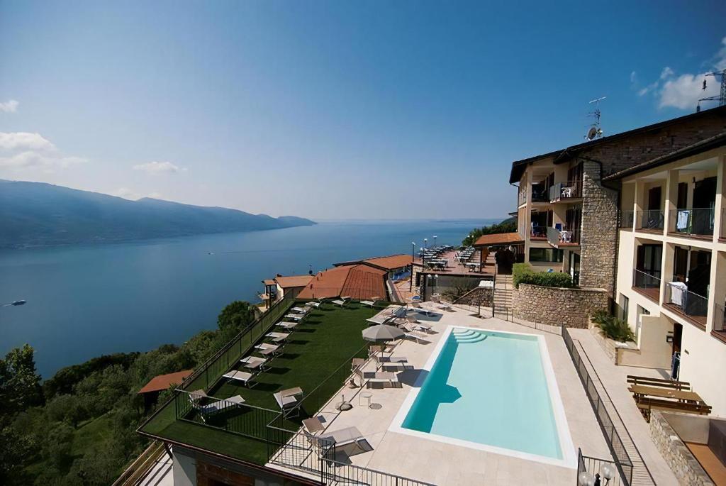 Zweizimmerwohnung Mit Seeblick, Tignale