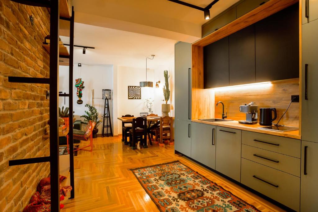 SanPedro - Industrial Elegance