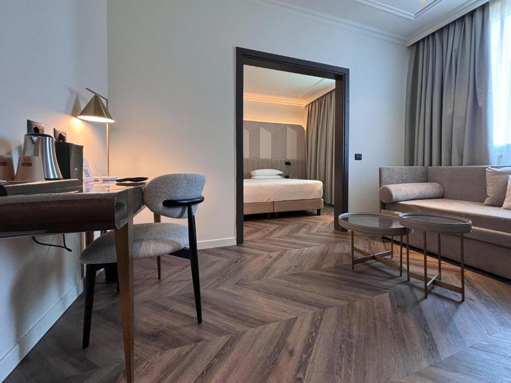 ロイヤル ガーデン ホテル (Royal Garden Hotel)