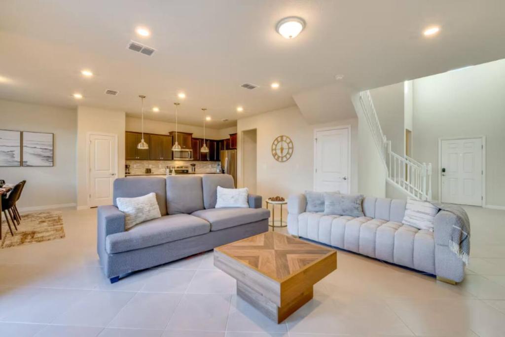 Modern 5br Getaway W Heated Pool & Bbq Area, Orlando