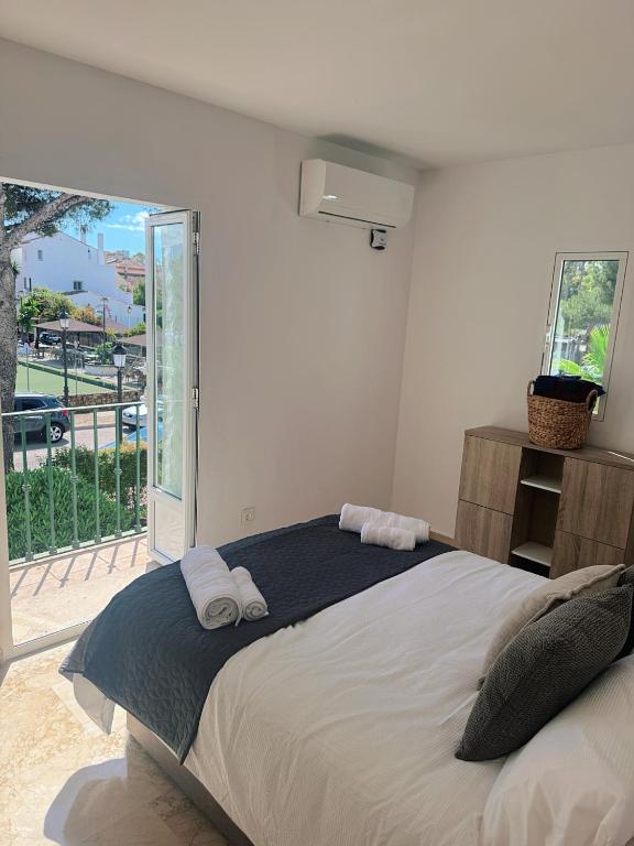 Modern 2 Bed Apartment in Benavista, Pool & Terrace - 2