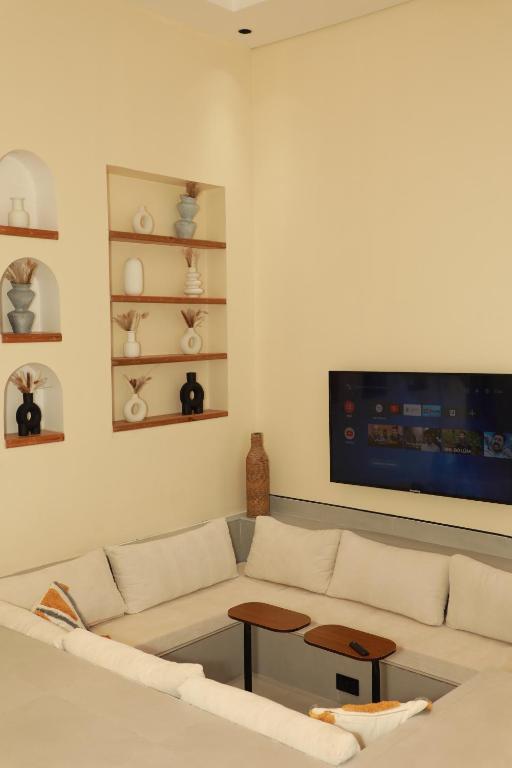 Hedoaa Chalet, Barka