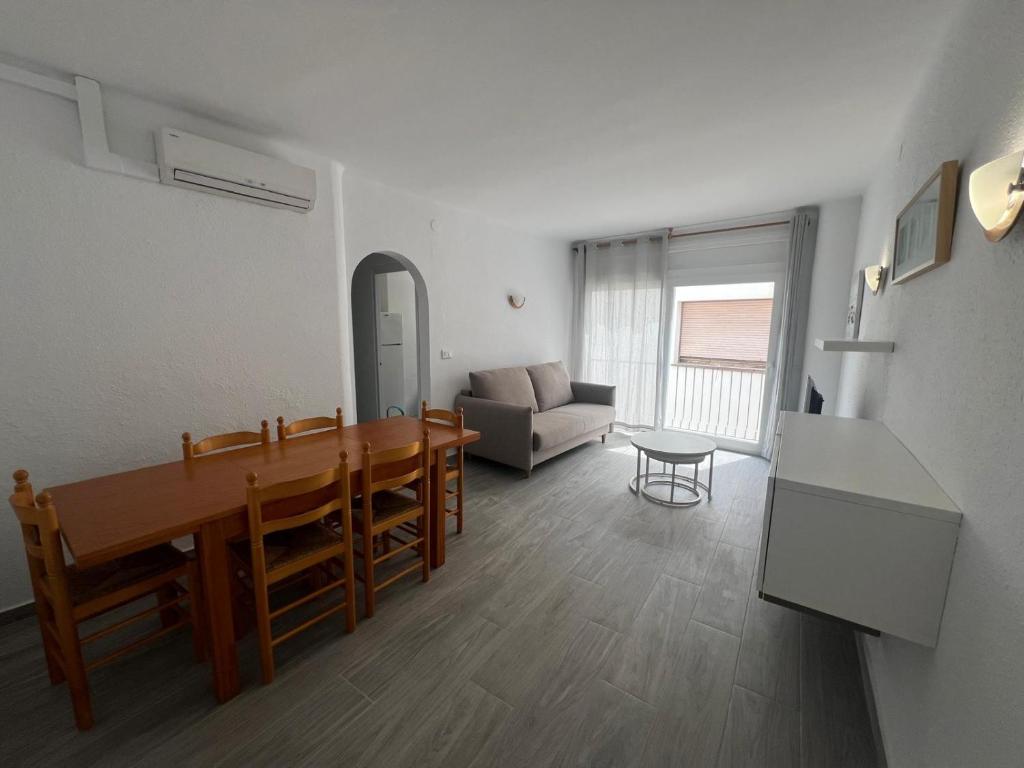 Bonito Apartamento en el centro de Rosas AV-79 - 2