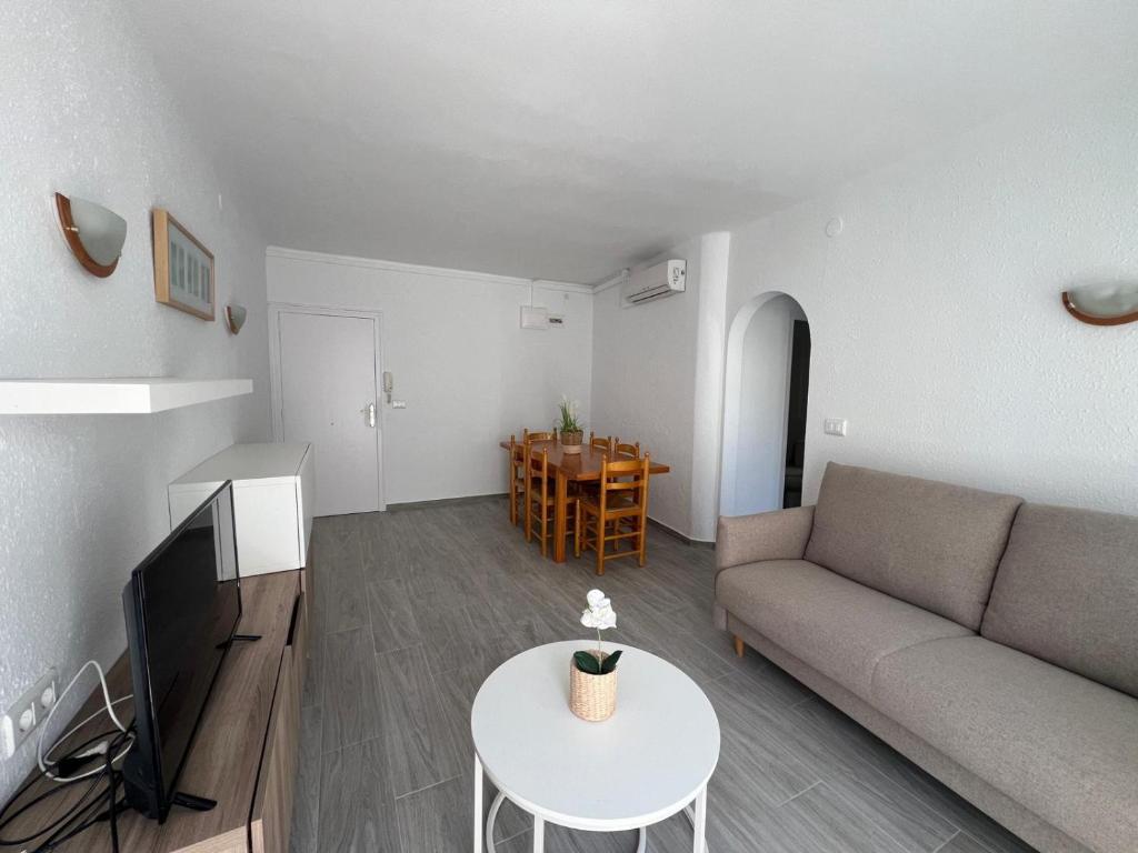 Bonito Apartamento en el centro de Rosas AV-79 - 1