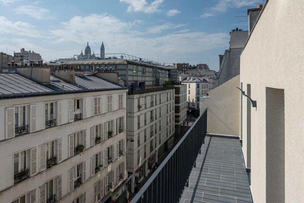 Paris Studio with view of Montmartre - 3