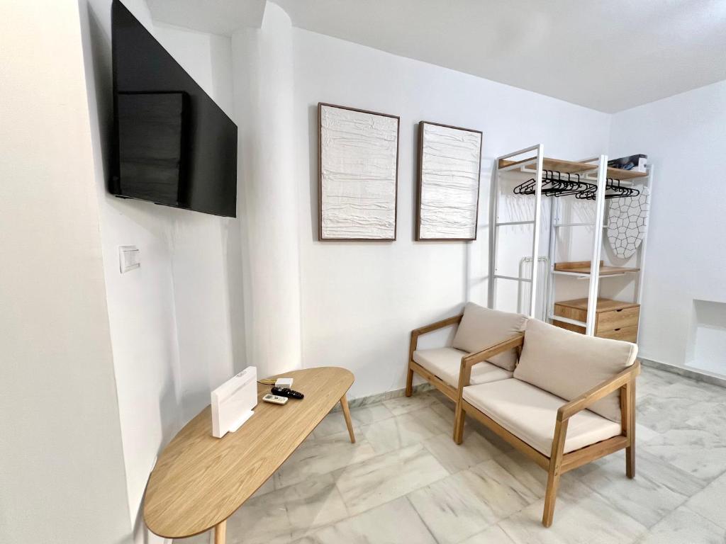 La Plaza City Center & Beach Cozy Studios - 4