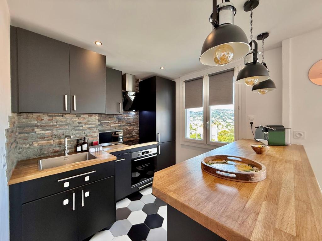 T3 Sea view walking distance of Palais, AC , Parking, Terrace - 5