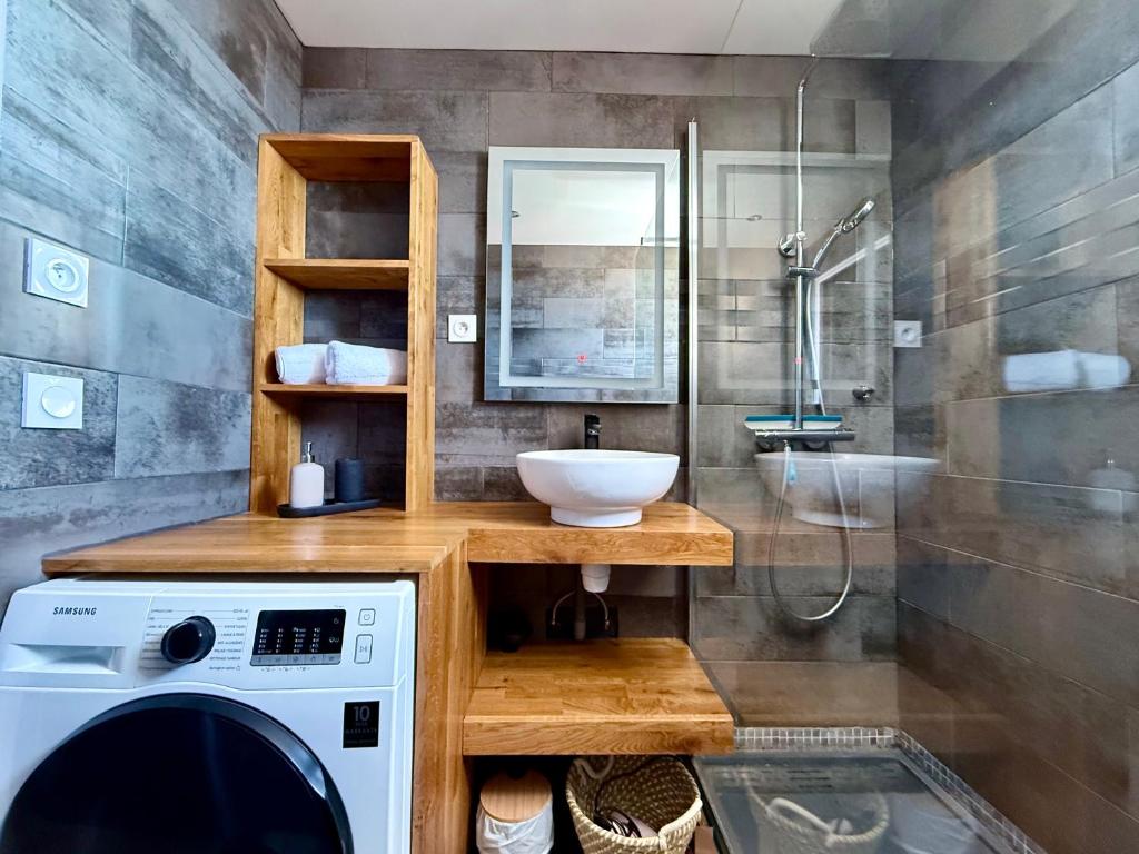 T3 Sea view walking distance of Palais, AC , Parking, Terrace - 3