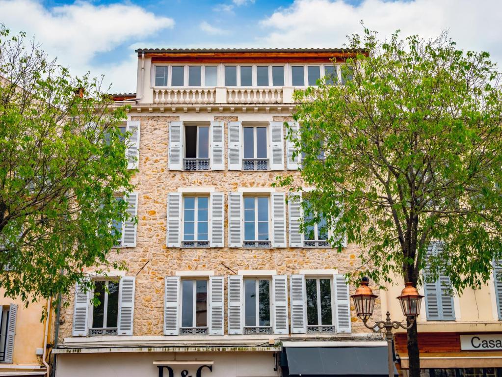 #302-Heart of Vieil Antibes - Place Nationale-High-End Newly Renovated & Furnished Appartment - 2