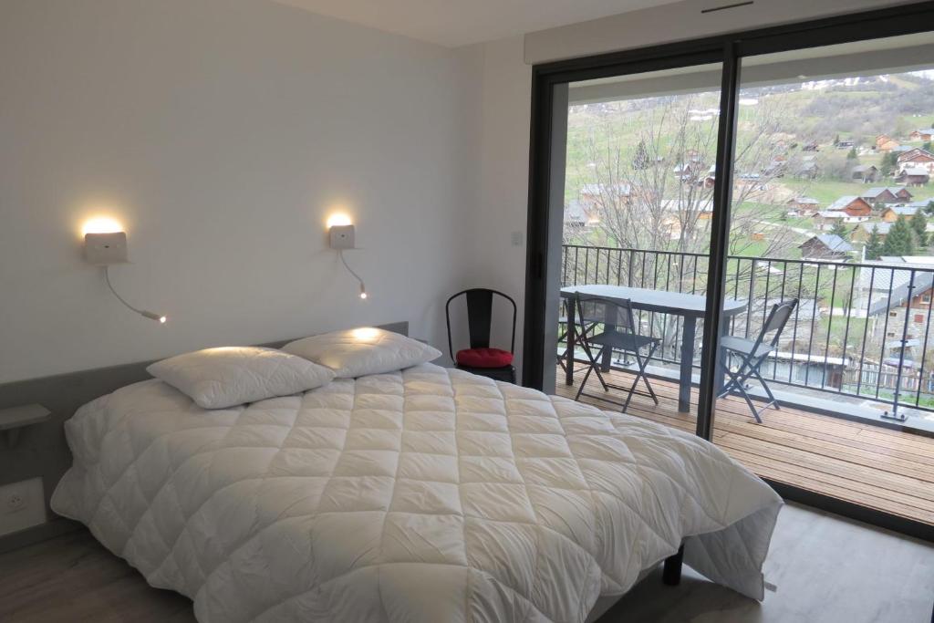 Apartment 3 BR Large Balcony & View - 3