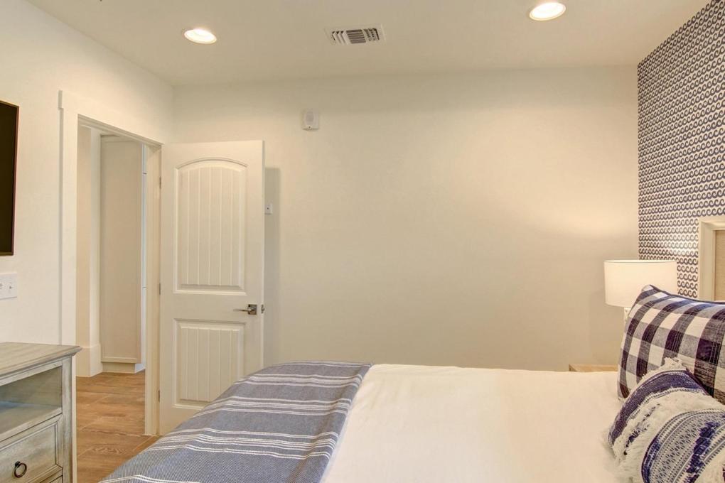 Skytop Lounge TC 5105, Port Aransas