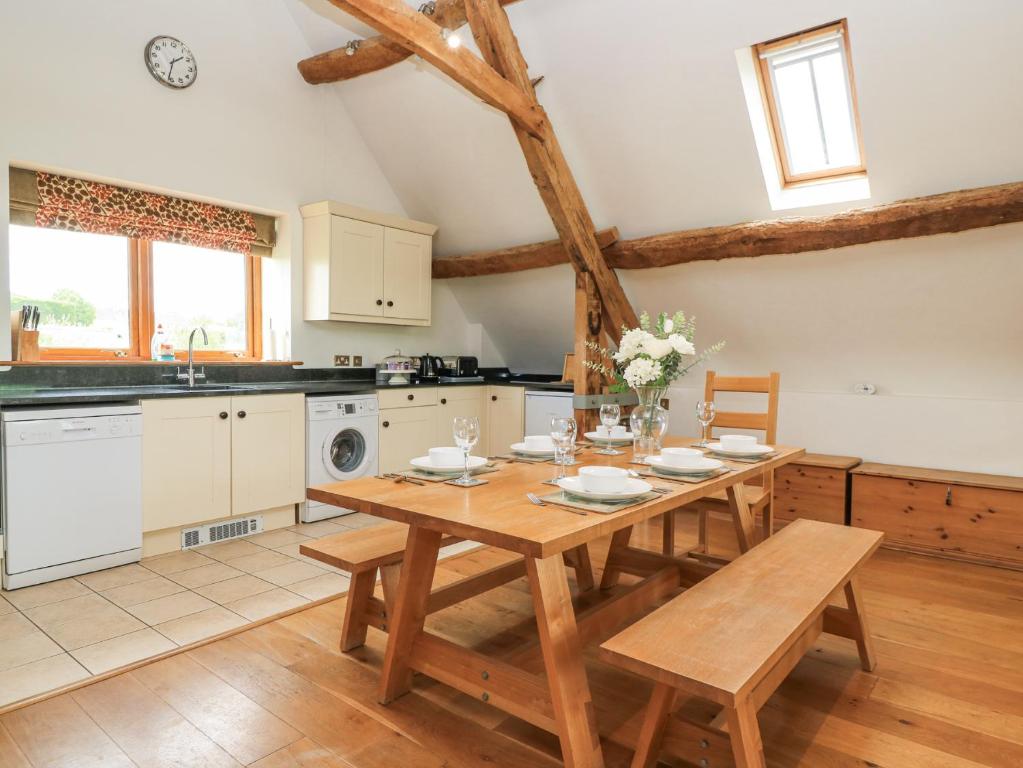 Shepherd's Barn, Milborne photo 6