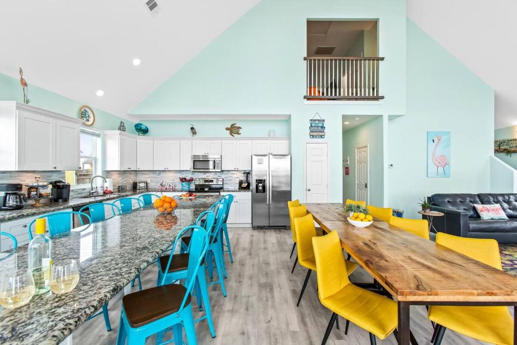 Dragonfly & Flamingo, Gilchrist