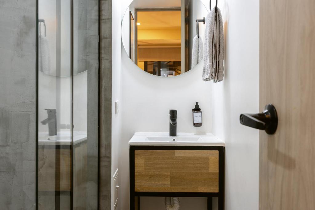 Aparta estudio en el Poblado - AC y Wi Fi - 3