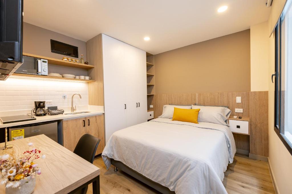 Aparta estudio en el Poblado - AC y Wi Fi, Medellín