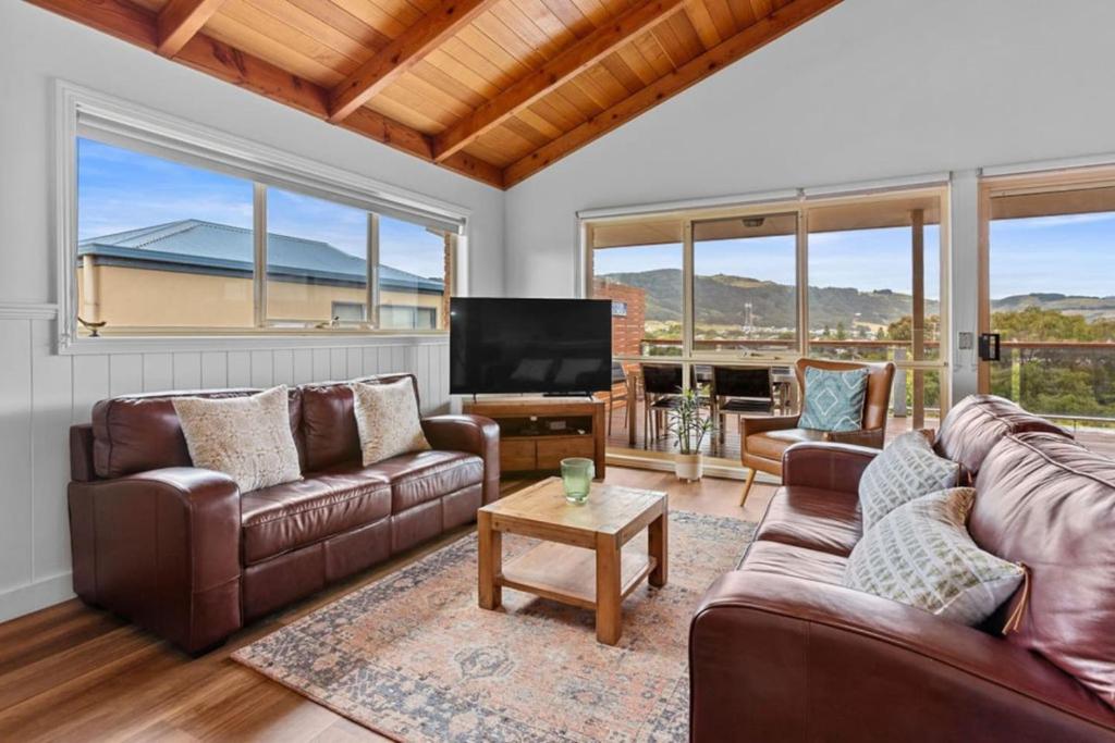 Coastal Gem - pool table and views, Apollo Bay