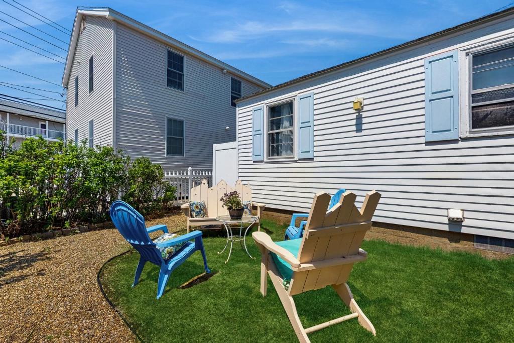 The Nora Dora, Hampton