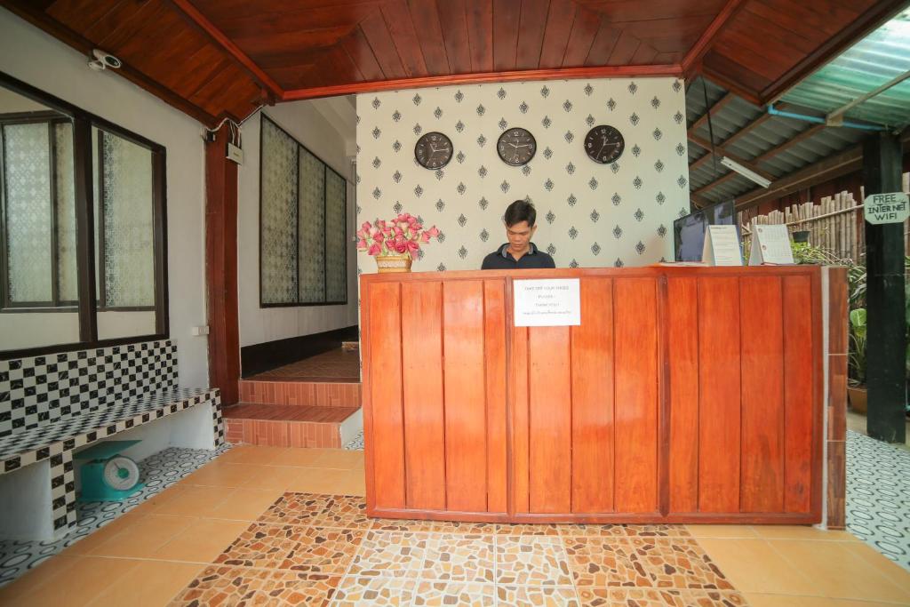 Front desk [24-hour]