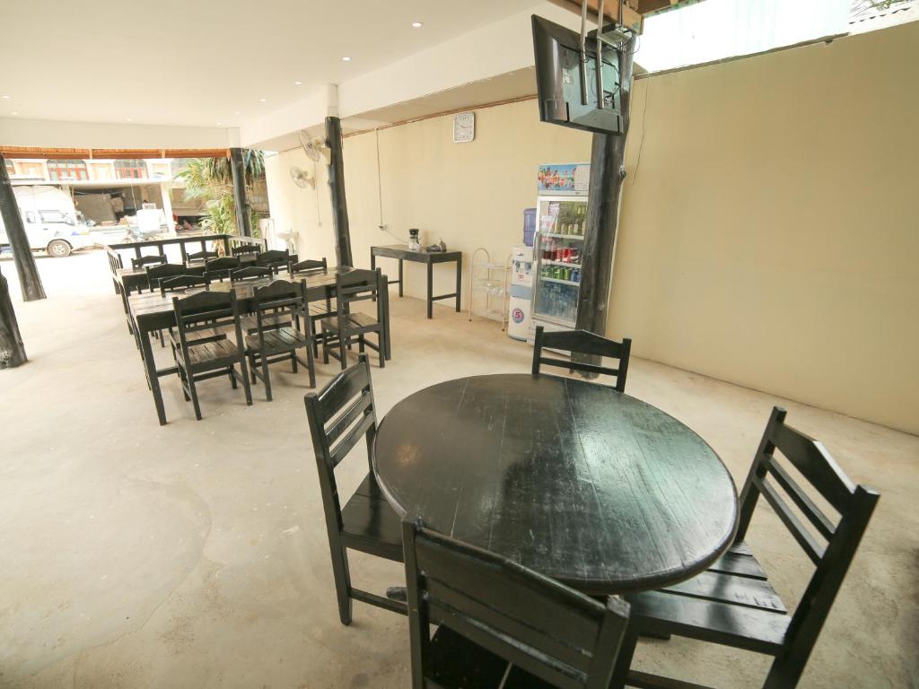 Restaurant, Maylay Guesthouse in Vang Vieng