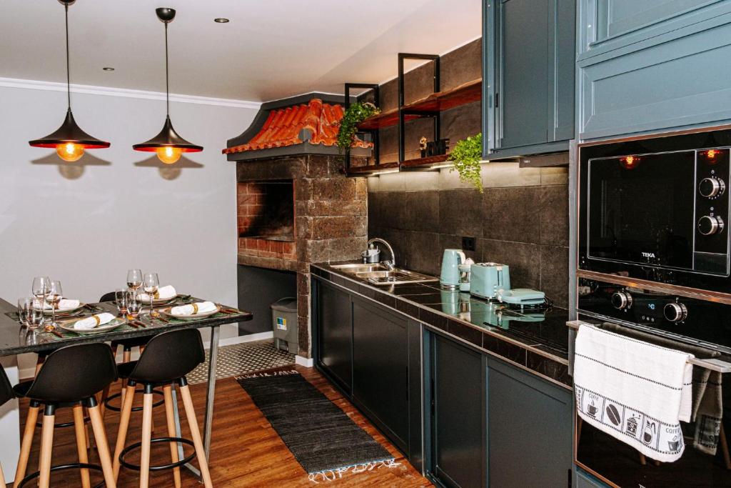 Dark Yellow, Ponta do Sol