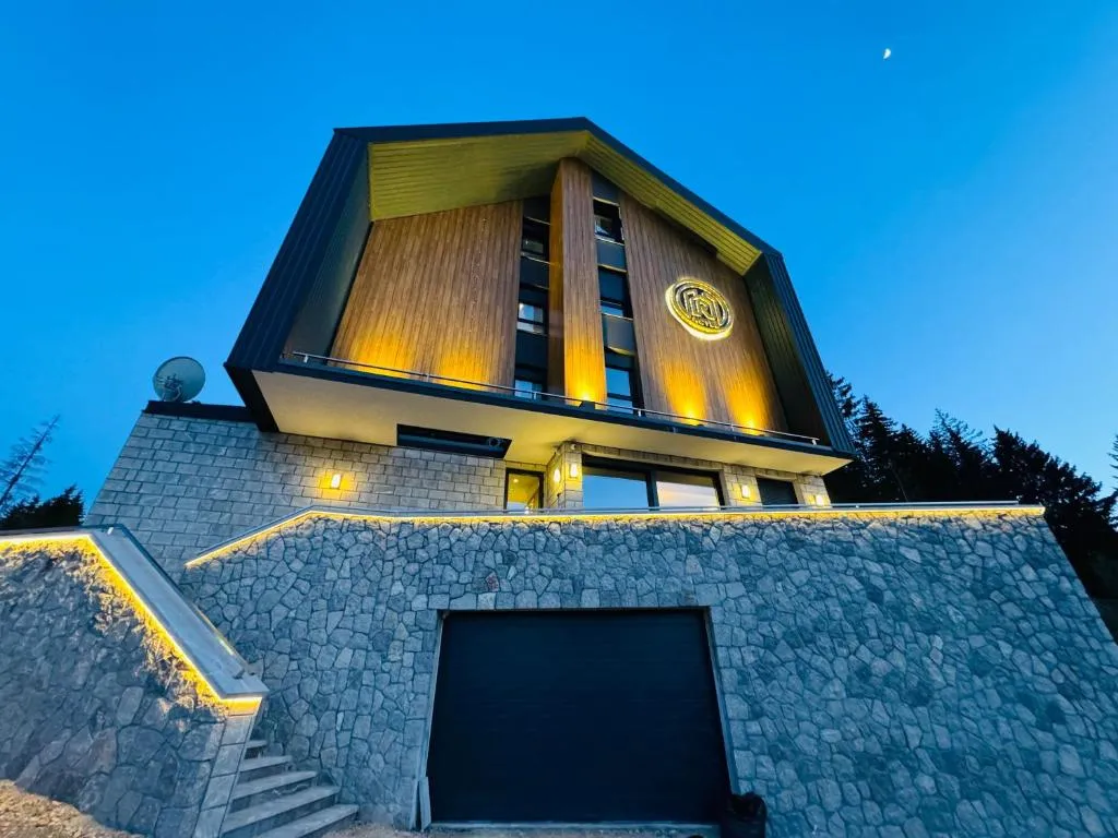 Hotel Rezident，位于扎布利亚克的酒店