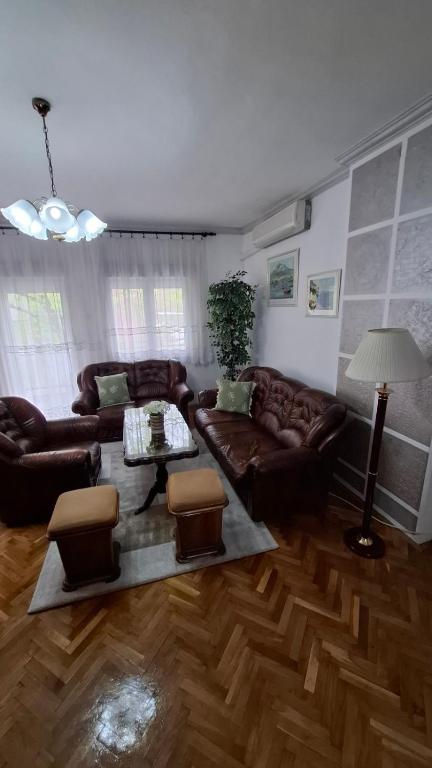 Vintage Apartment - 4